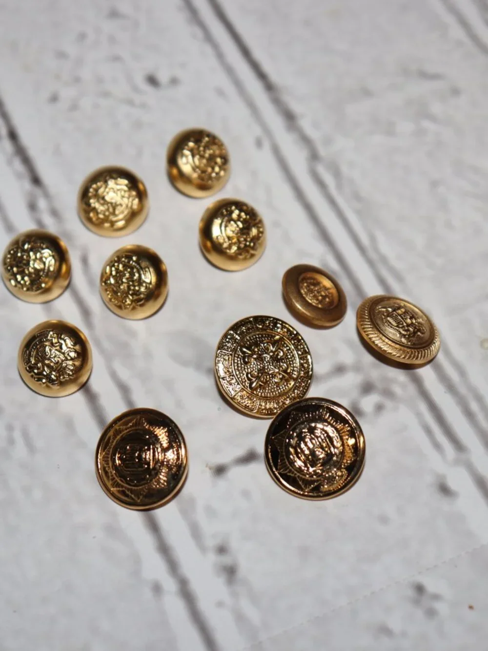✨ Vintage Gold Buttons · 11 Total